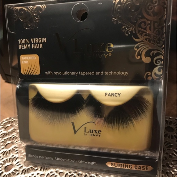 VLuxe by ienvy Fancy Lashes - Picture 2 of 7